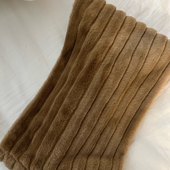 Faux Fur Textile Infinity Loop Scarf / Neck Collar - Picture 2 of 3